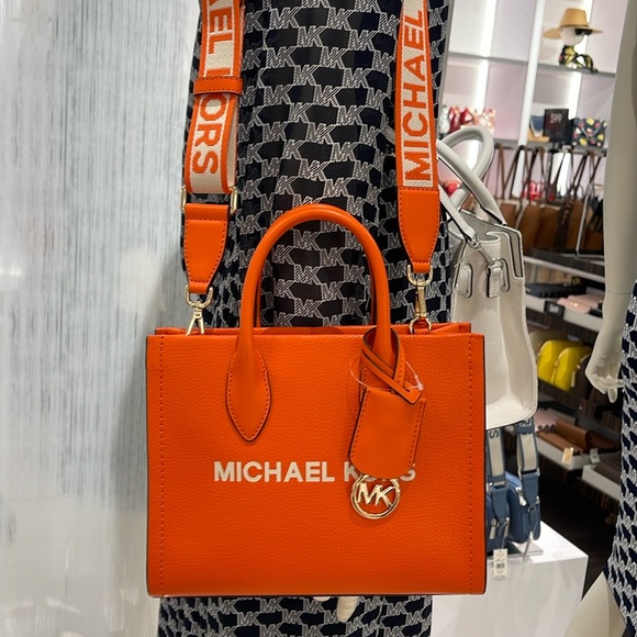 Michael Kors Mirella Small Pebbled Leather Shopper Top Zip Crossbody XBODY
Poppy - Picture 15 of 16